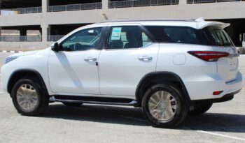 
									TOYOTA FORTUNER 2.4L DSL V À # GUN0V complet								