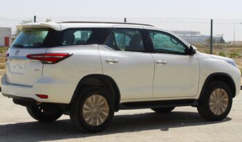 
									TOYOTA FORTUNER 2.4L DSL V À # GUN0V complet								