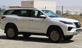 
									TOYOTA FORTUNER 2.4L DSL V À # GUN0V complet								